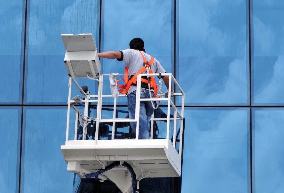 Мойка окон с автовышки