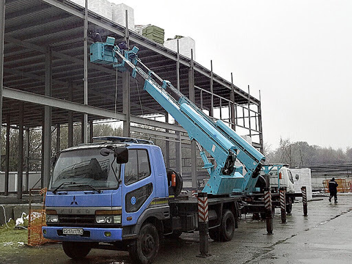 Фото высотных работ с автовышки